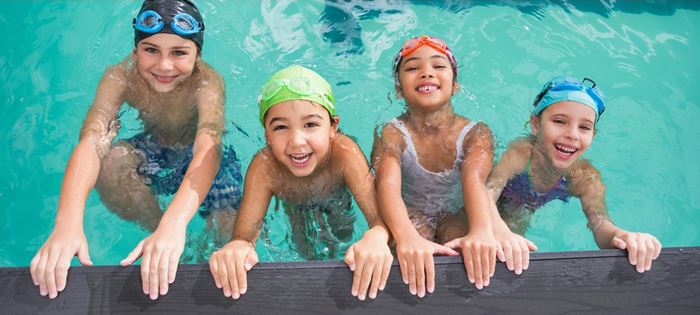 Recomendaciones para encontrar donde enseñar a nadar a tu hijo